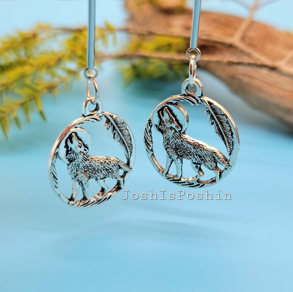 Silver dangling wolf earring studs